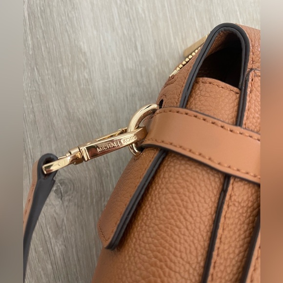 MICHAEL KORS - Mercer Medium Pebbled Belted Satchel - Picture 5 of 11